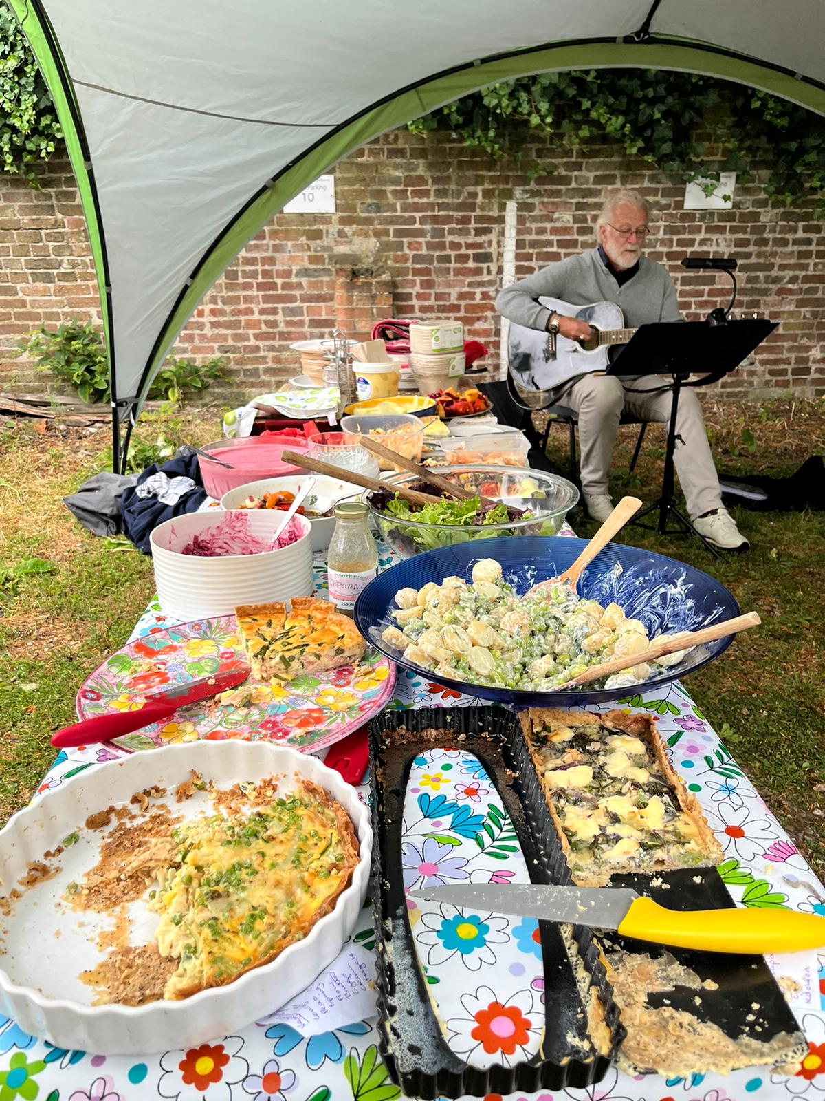 Food and music in the Museum garden